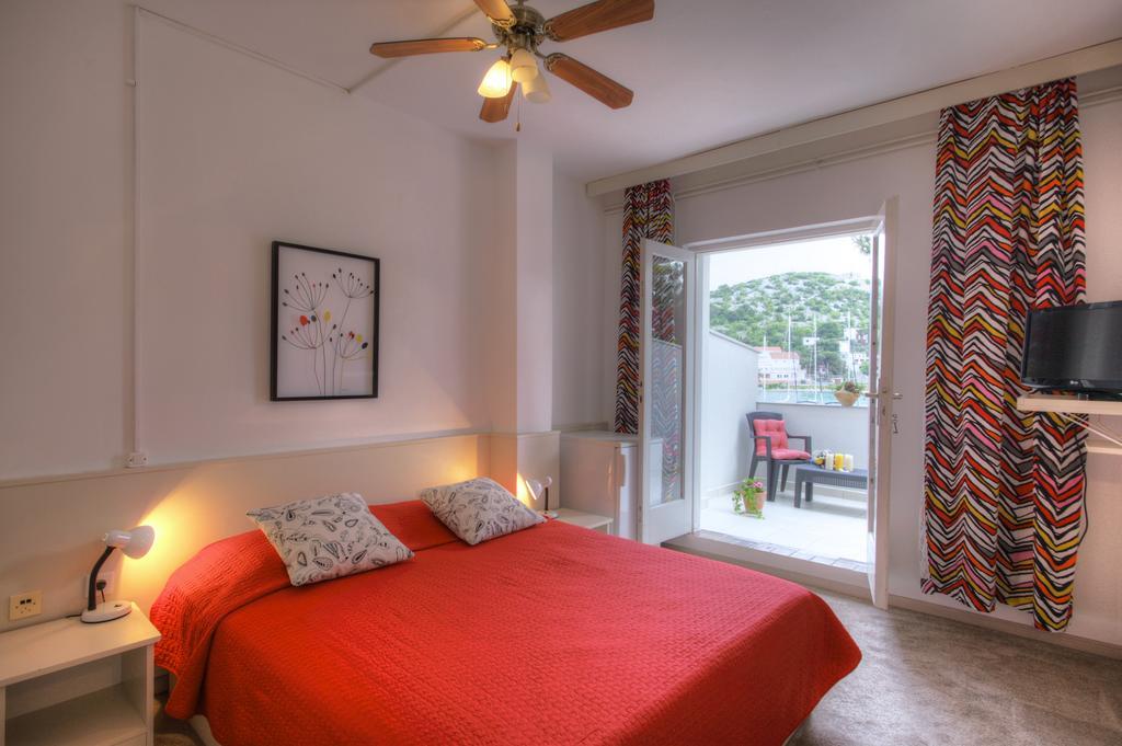 Gina Bed & Breakfast Tisno Cameră foto