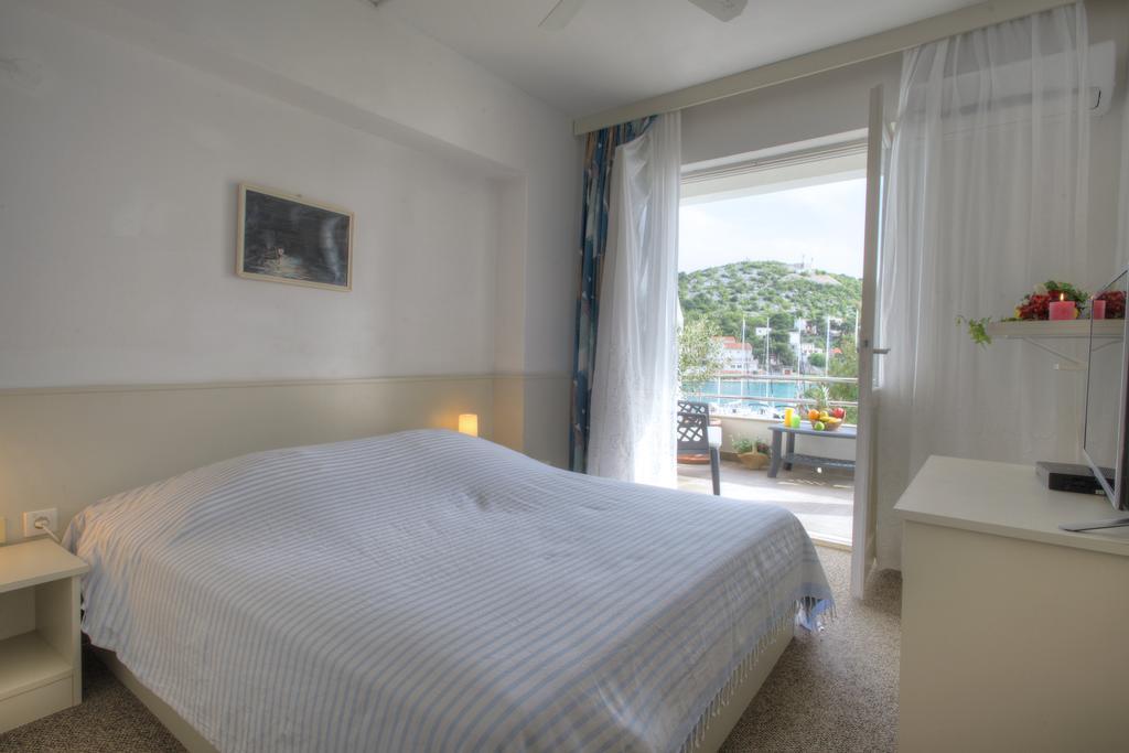 Gina Bed & Breakfast Tisno Cameră foto